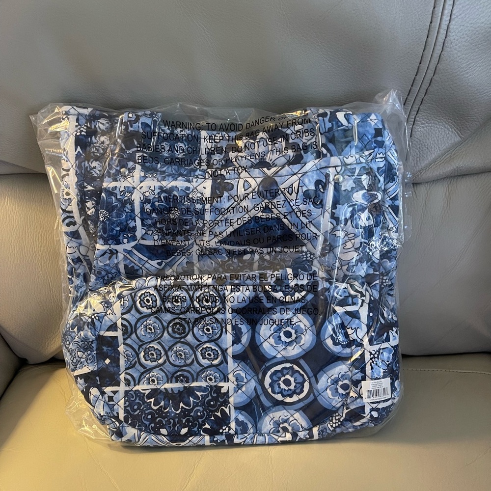 NWT Vera Bradley Glenna Tote in Island Tile Blue